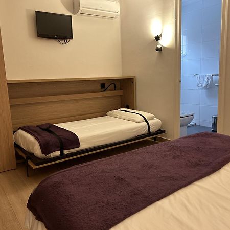 Hostal Restaurant Roma Cubells Εξωτερικό φωτογραφία