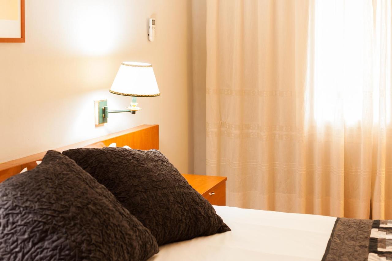 Hostal Restaurant Roma Cubells Εξωτερικό φωτογραφία