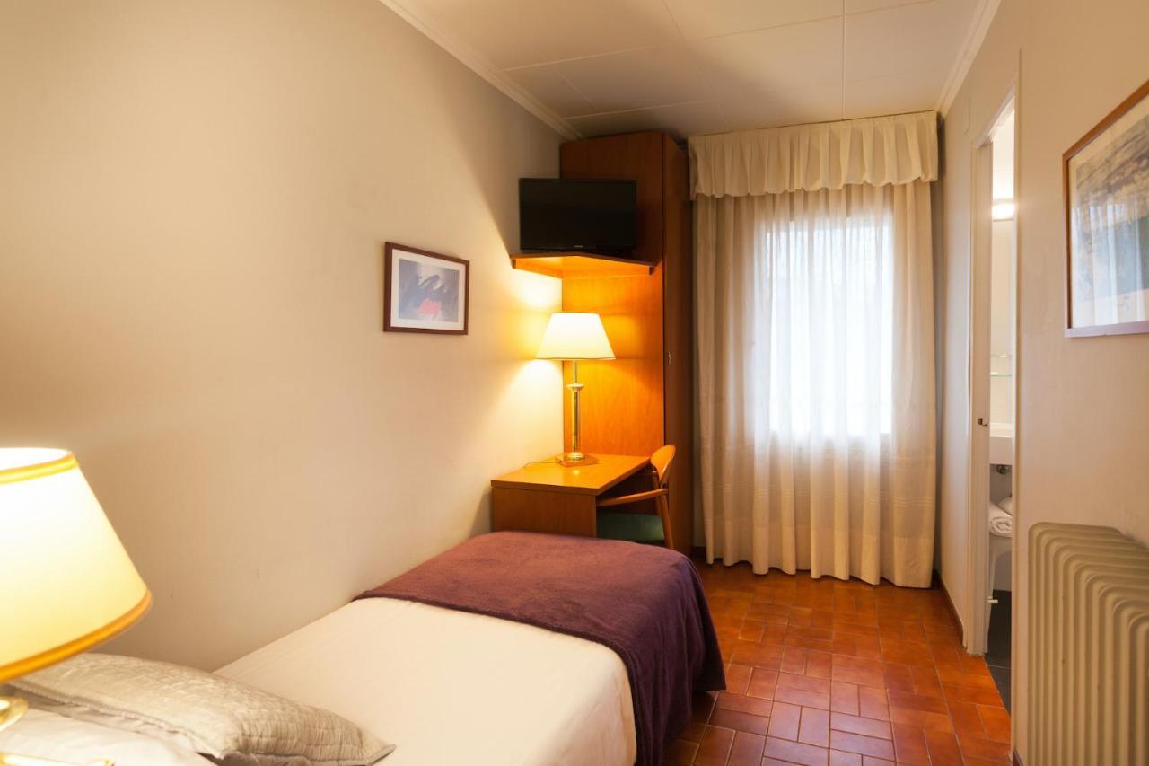 Hostal Restaurant Roma Cubells Εξωτερικό φωτογραφία