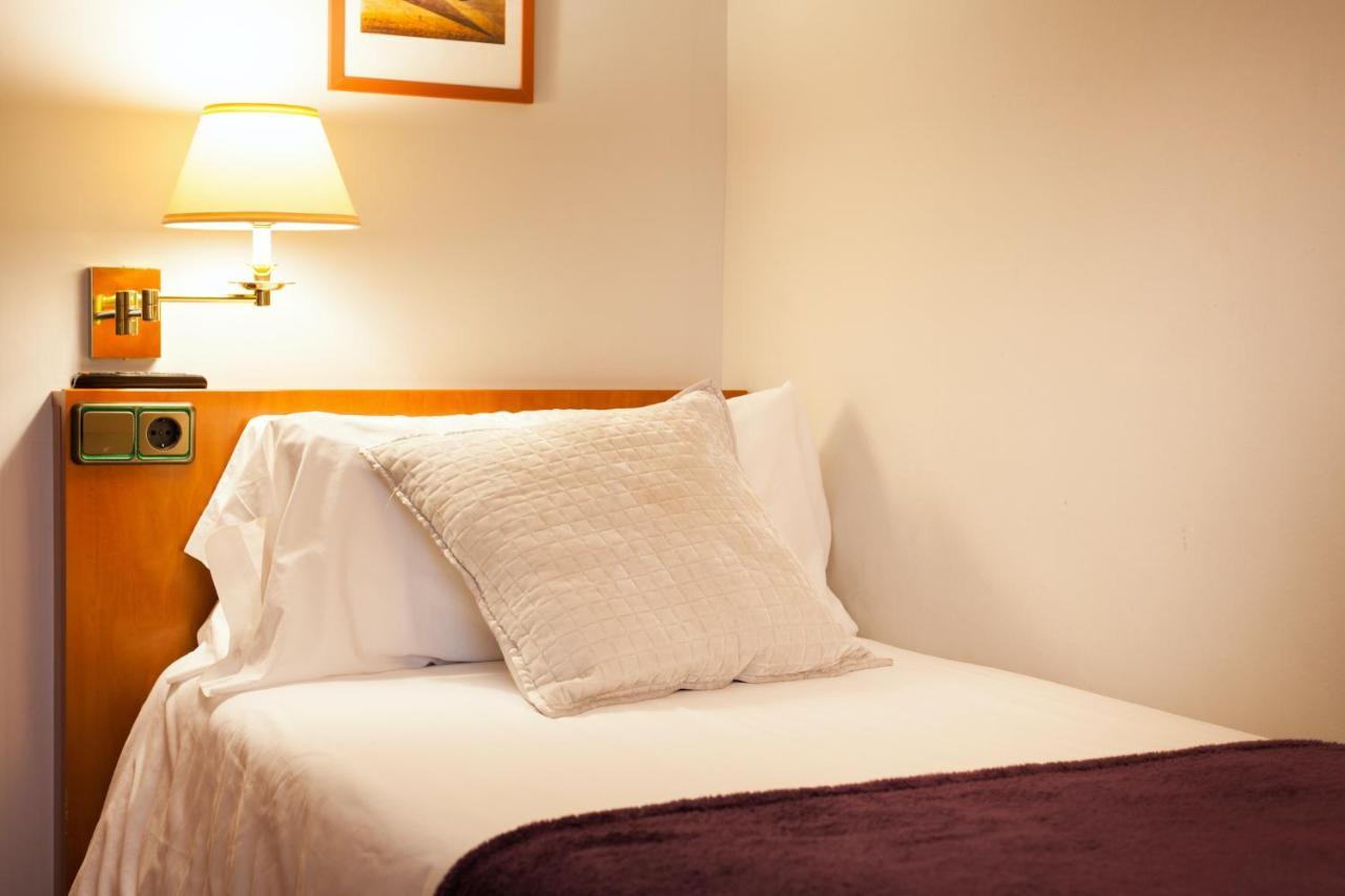 Hostal Restaurant Roma Cubells Εξωτερικό φωτογραφία