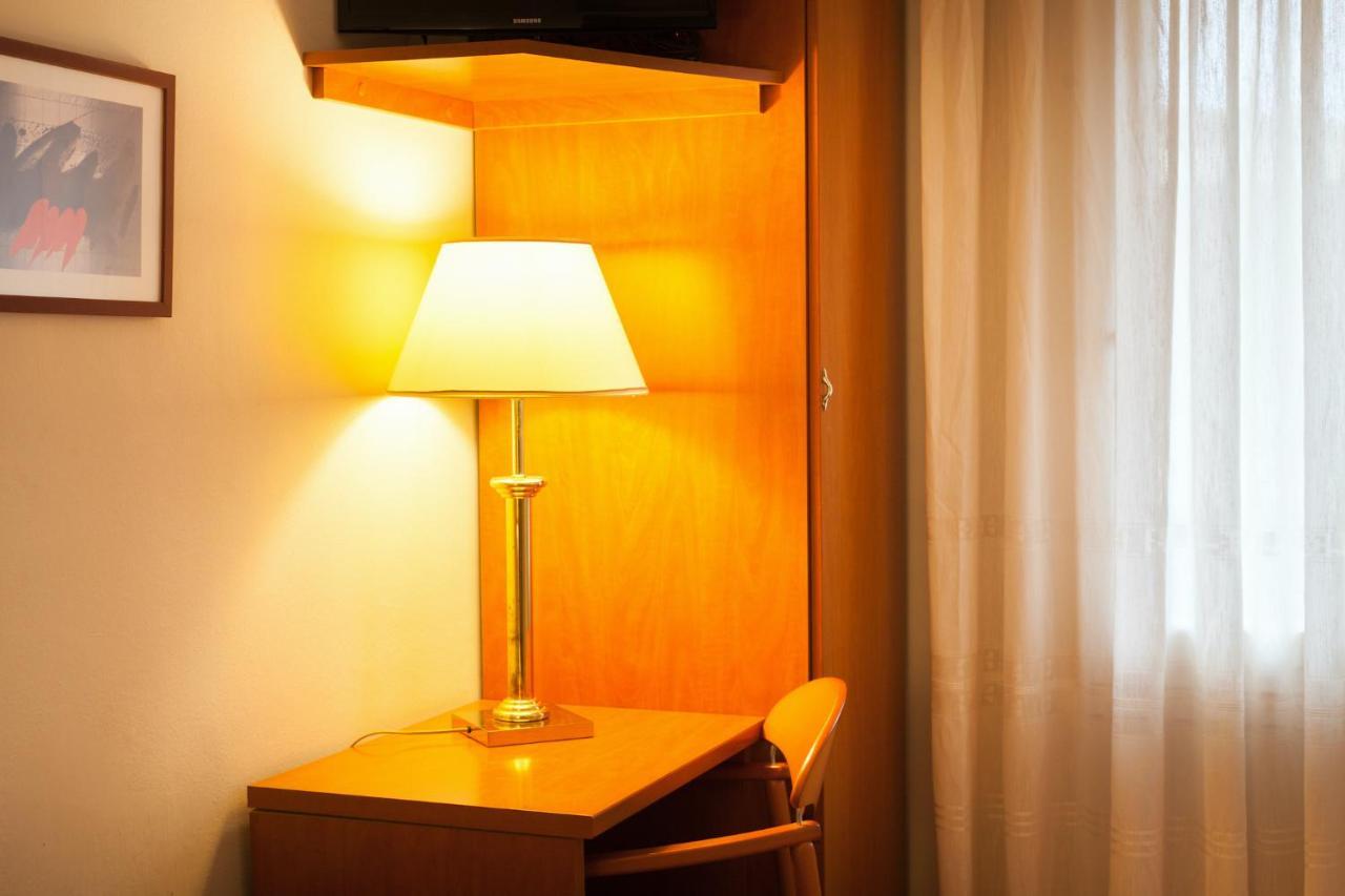 Hostal Restaurant Roma Cubells Εξωτερικό φωτογραφία